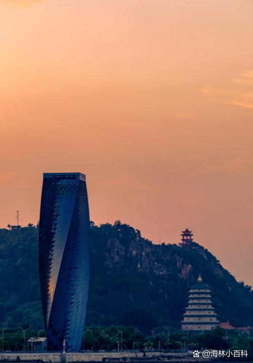 月牙虹影是哪个城市的著名景点