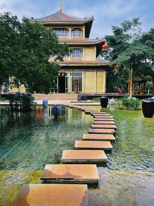 鸿洲埃德瑞皇家园林酒店