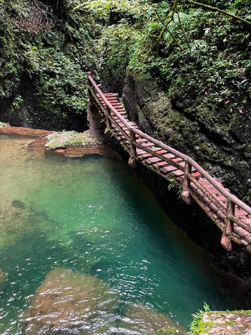 四川附近的旅游景点哪里好玩