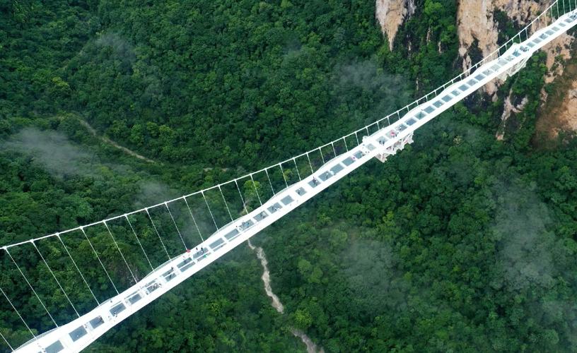 湖南张家界旅游景点玻璃栈道