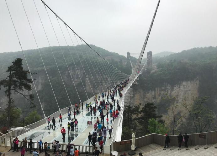 湖南张家界旅游景点玻璃栈道