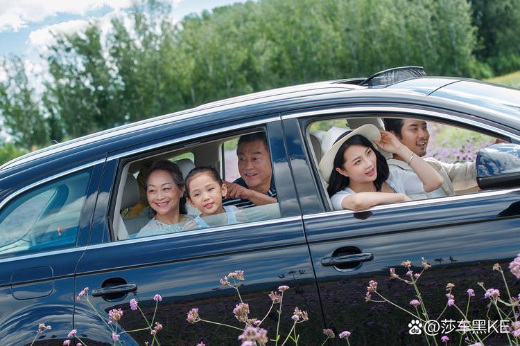 五一期间小明全家自驾游