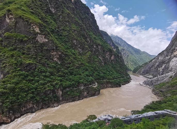 香格里拉虎跳峡 自驾游