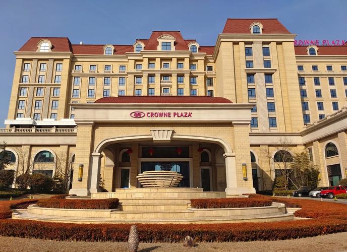 上海皇冠假日酒店地址