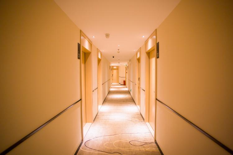 东方体育中心附近酒店