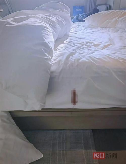 在酒店把床单弄上血了