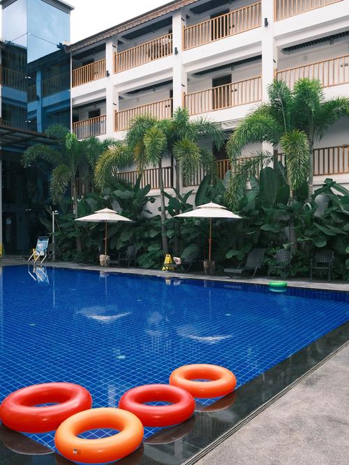 西双版纳带泳池的酒店