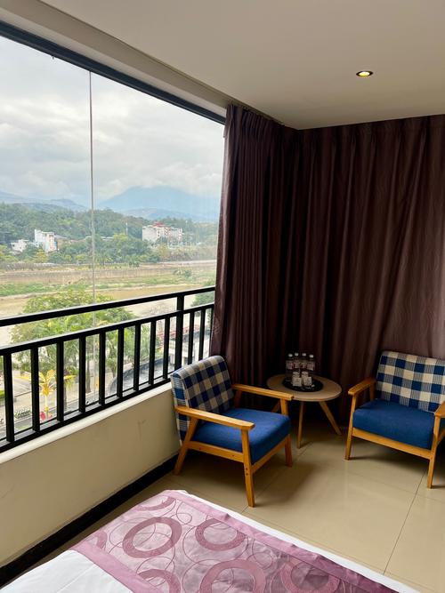 酒店入住时间最早几点