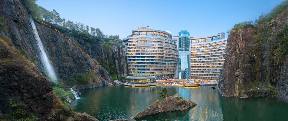 上海佘山世茂深坑酒店