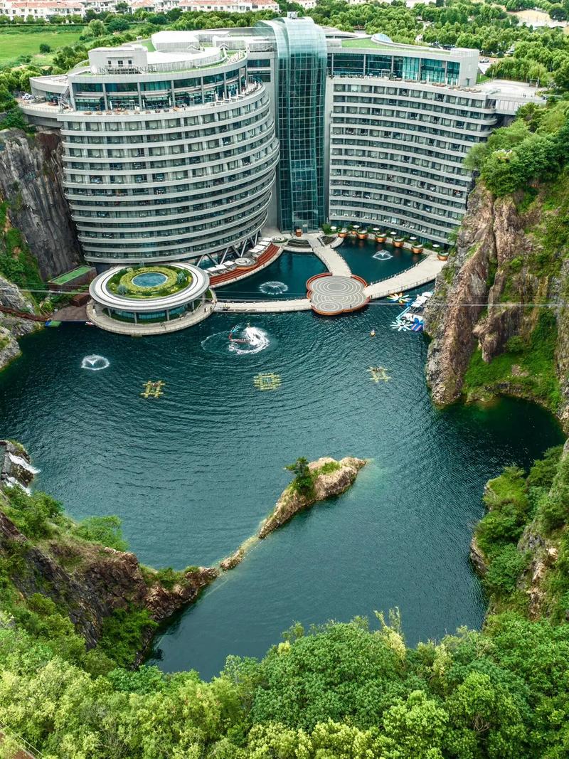 上海佘山世茂深坑酒店