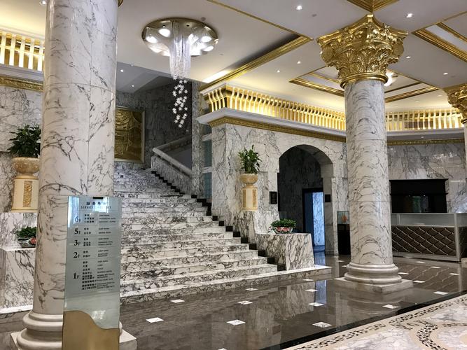 南京金鹰皇冠假日酒店