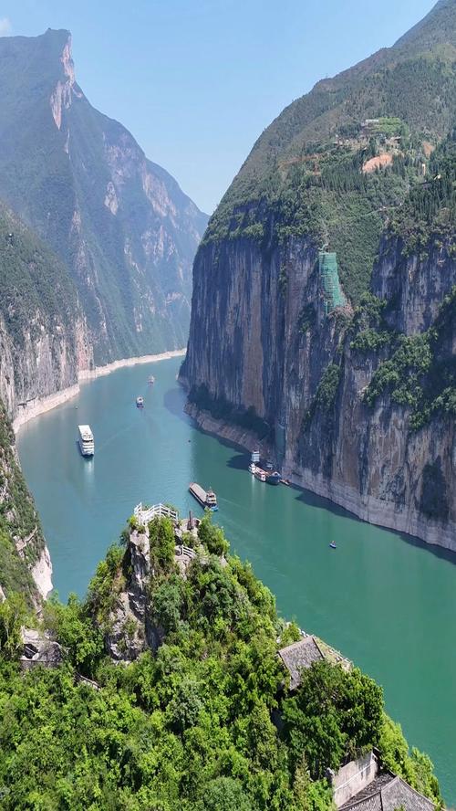 长江两岸的名胜或景点有