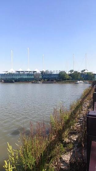 华亭湖时代大酒店电话