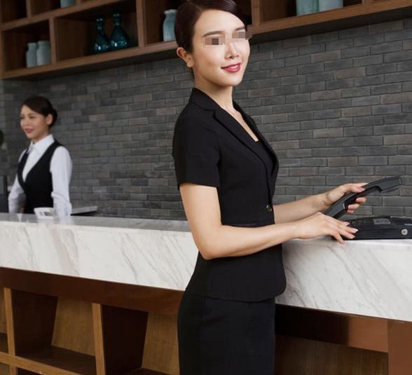 酒店前台应对无赖客人