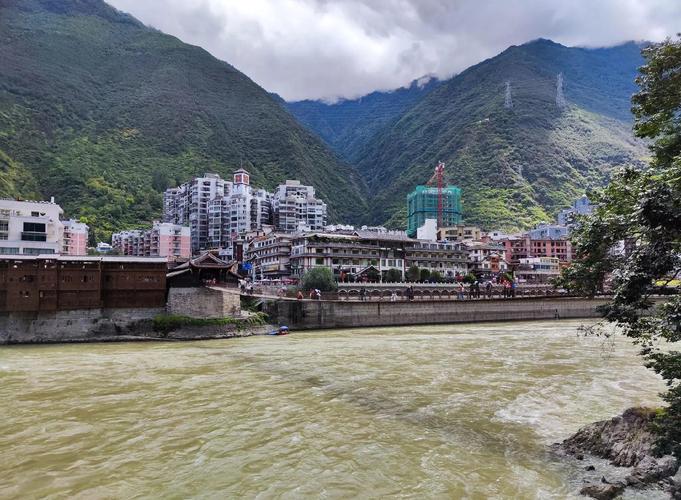 成都到泸定自驾游两天