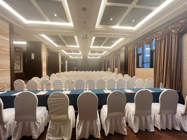 典雅华美达广场酒店