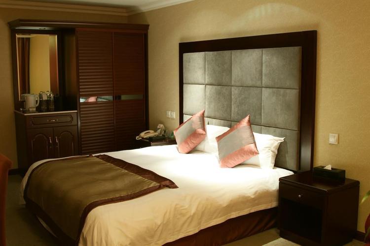 青岛山孚大酒店电话