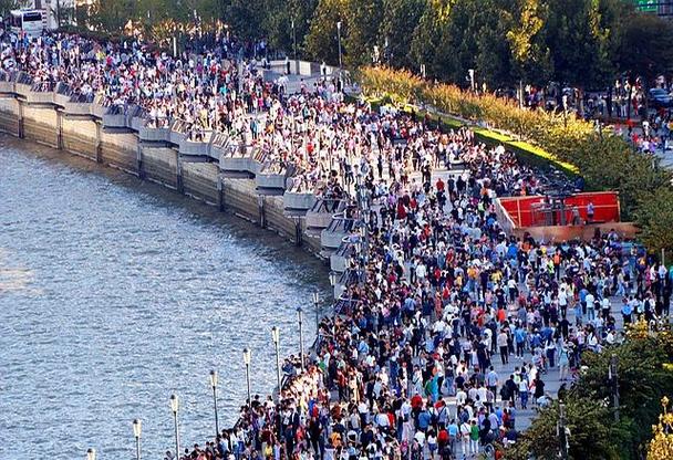 国庆旅游景点人山人海