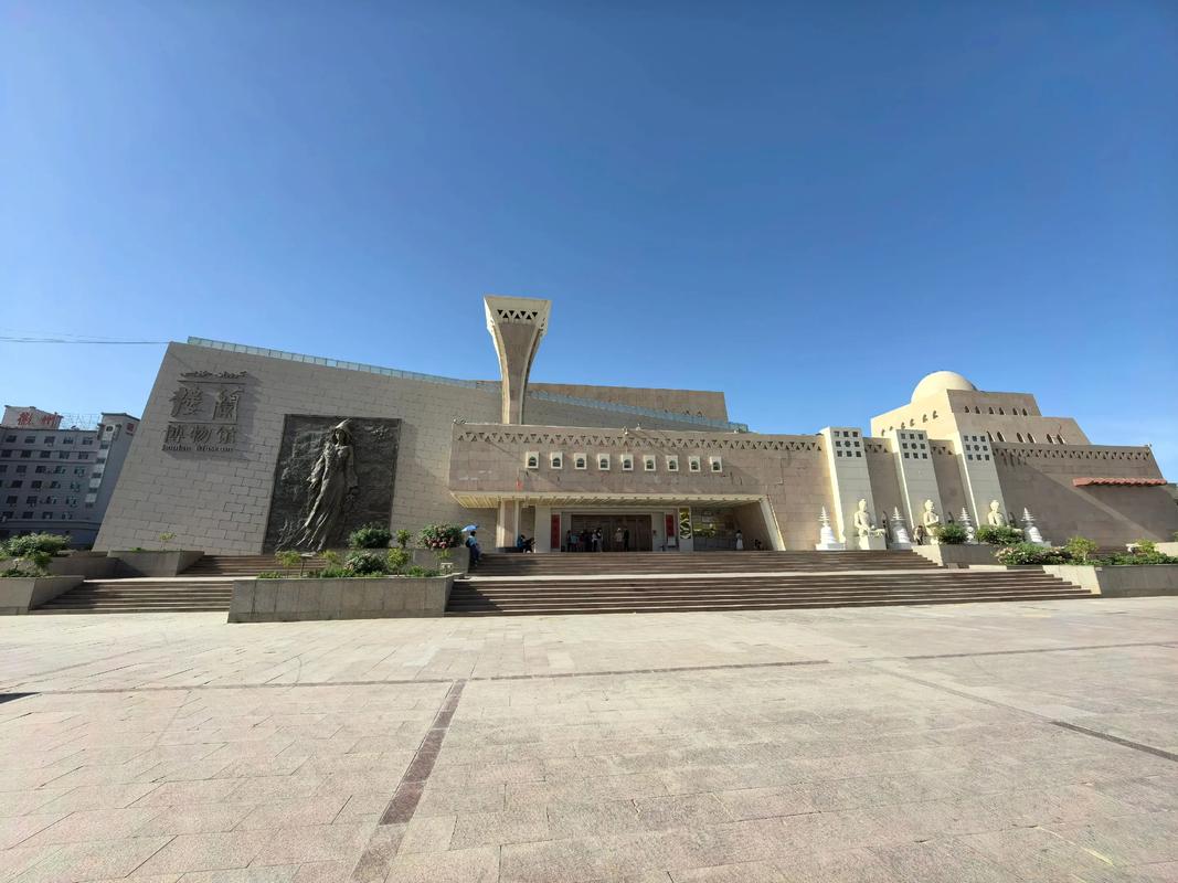 库尔勒丝路楼兰酒店