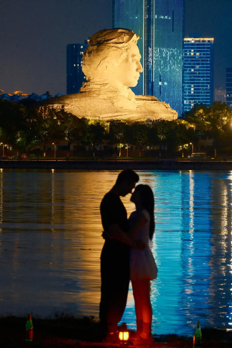 湖南情侣去的旅游景点