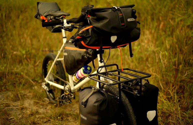 户外自驾游需要自行车