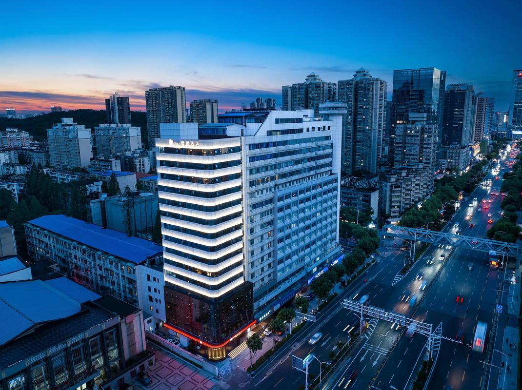 洪山广场附近的酒店