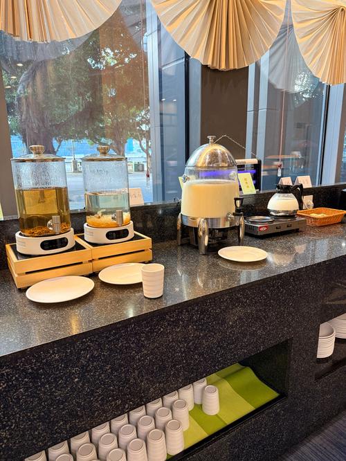 聚春园滨江假日酒店