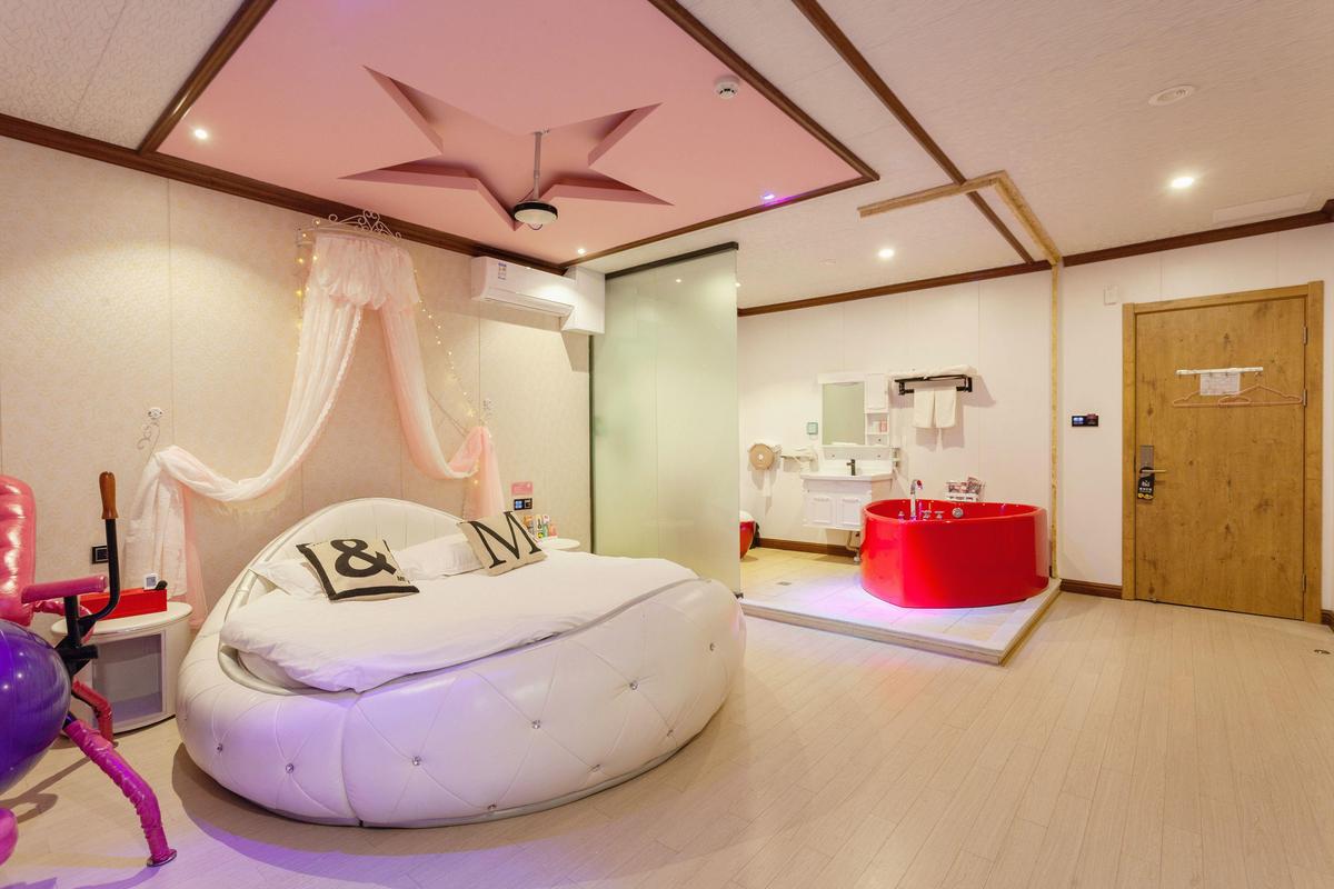 主题酒店时尚情趣房